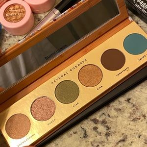 Eyeshadow palette
